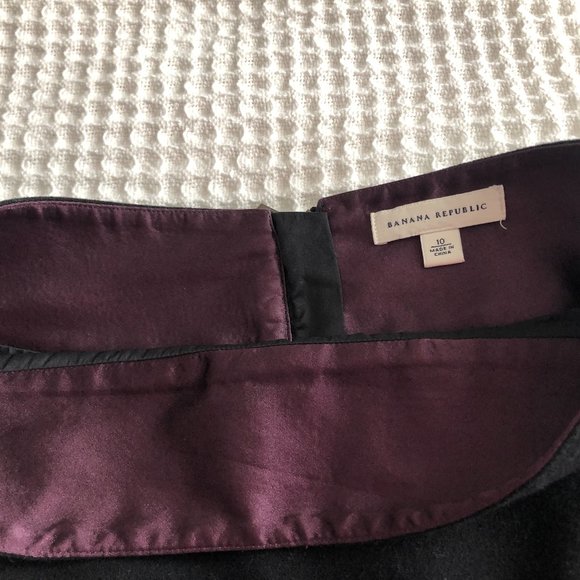 Banana Republic Skirt with Back Zipper Detail - Picture 4 of 4